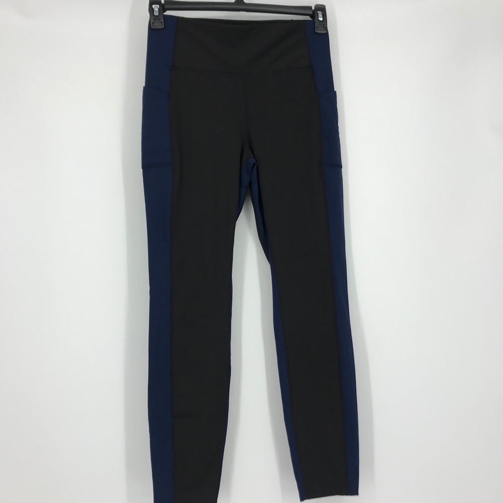 🎉 5/$25 AVIA Black And Navy Blue Legging Size M